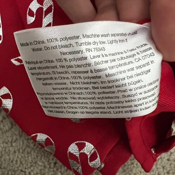 Nicole Miller Candy Cane Napkins Red Silver Set of 7 Holiday Christmas Hosting - Picture 9 of 9